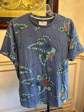 Free Planet Men's Navy Blue Tropical Floral Crewneck Tee
